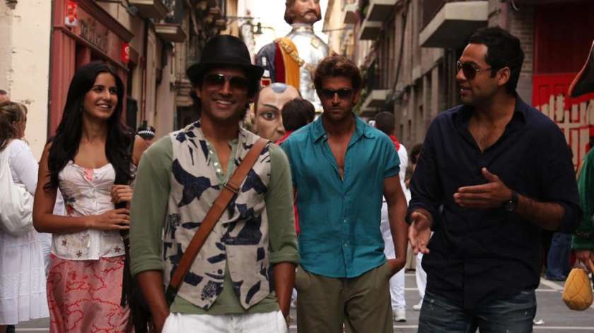 Zindagi Na Milegi Dobara: Another film with an example of raw human emotions. The dynamic between Hrithik Roshan and Farhan Akhtar's characters is worth rooting for. Their character arc and heartfelt hug before the climax are what make this film a part of this list.