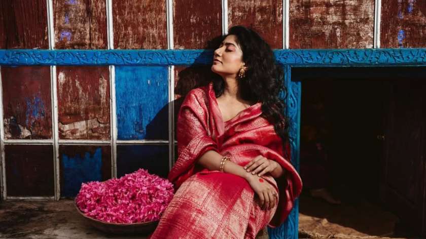 Sai Pallavi saree photos and graceful candid looks