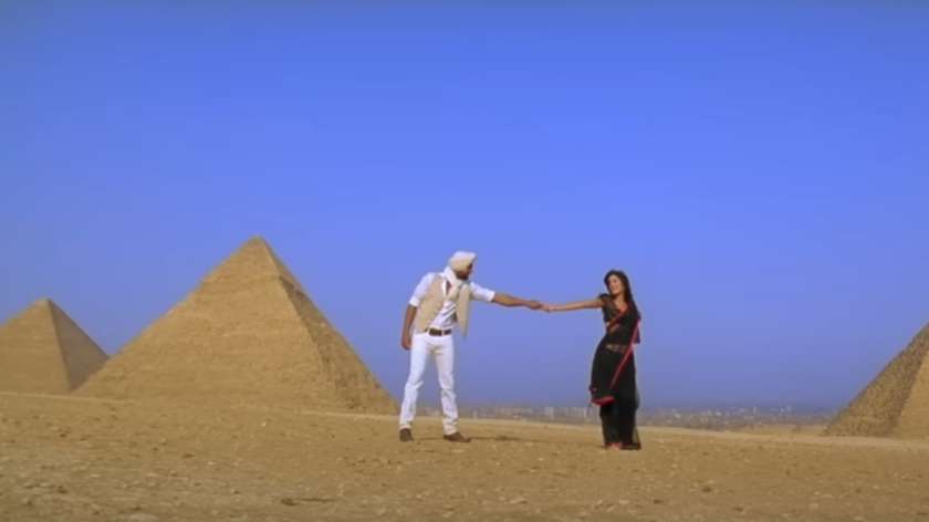 Teri Ore: The Hindi-language song 'Teri Ore' from the 2008 movie 'Singh is Kinng' was filmed in Egypt at the Pyramids and the Giza. The Bollywood song features Akshay Kumar and Katrina Kaif. It was sung by Rahat Fateh Ali Khan & Shreya Ghoshal. The lyrics of this song were penned by Mayur Puri and composed by Pritam.