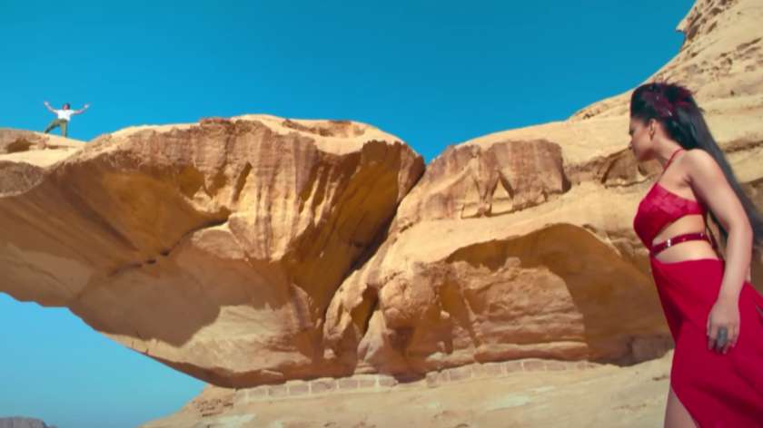 Dil Tu Hi Bataa: The Hindi-language song 'Dil Tu Hi Bataa' from the 2013 film 'Krrish 3' showcases Hrithik Roshan and Kangana Ranaut. Presented by T-Series, the song was sung by Alisha Chinai and Zubeen Garg. It is worth noting that the song was filmed in Jordan.