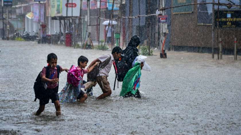 Mumbai rain throws normal life out of gear – In pics - India TV News