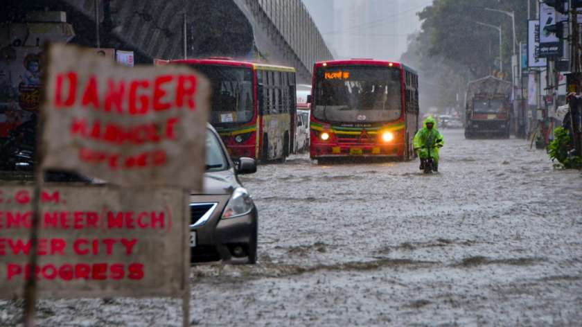 Mumbai rain throws normal life out of gear – In pics - India TV News