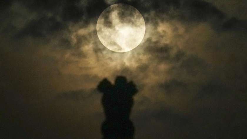 Yesterday lunar eclipse photos: Blood Moon 2025 images from India and ...