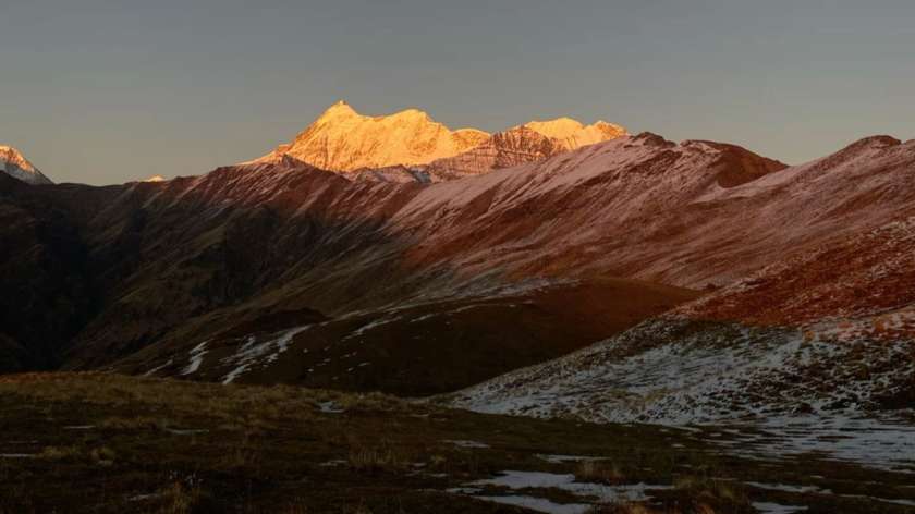 https://resize.indiatvnews.com/en/resize/gallery/840_-/2025/12/trishul-peak-glowing-in-golden-light-at-sunset-1765367585.jpg