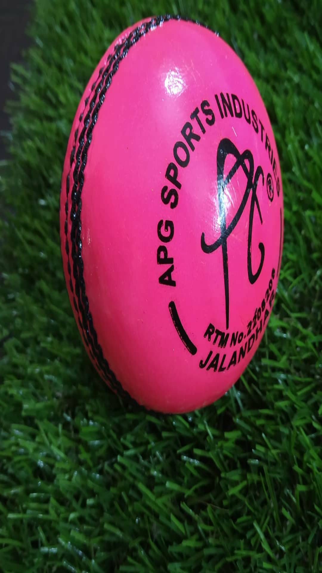 Know Difference Between White, Red, And Pink Cricket Ball Before