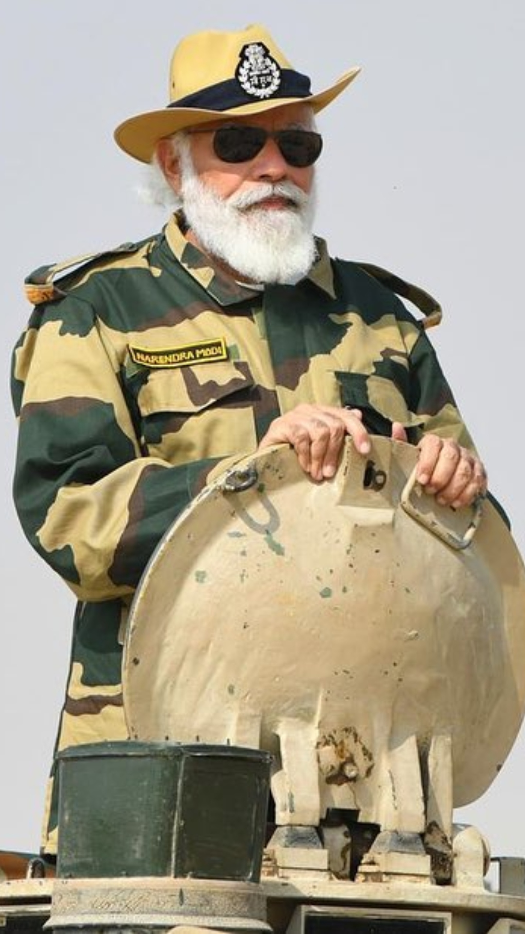 Pm Narendra Modi ने किया सेना का अपमान ? Pm Modi in Army Dress | PM Modi in Army  Dress Controversy - YouTube