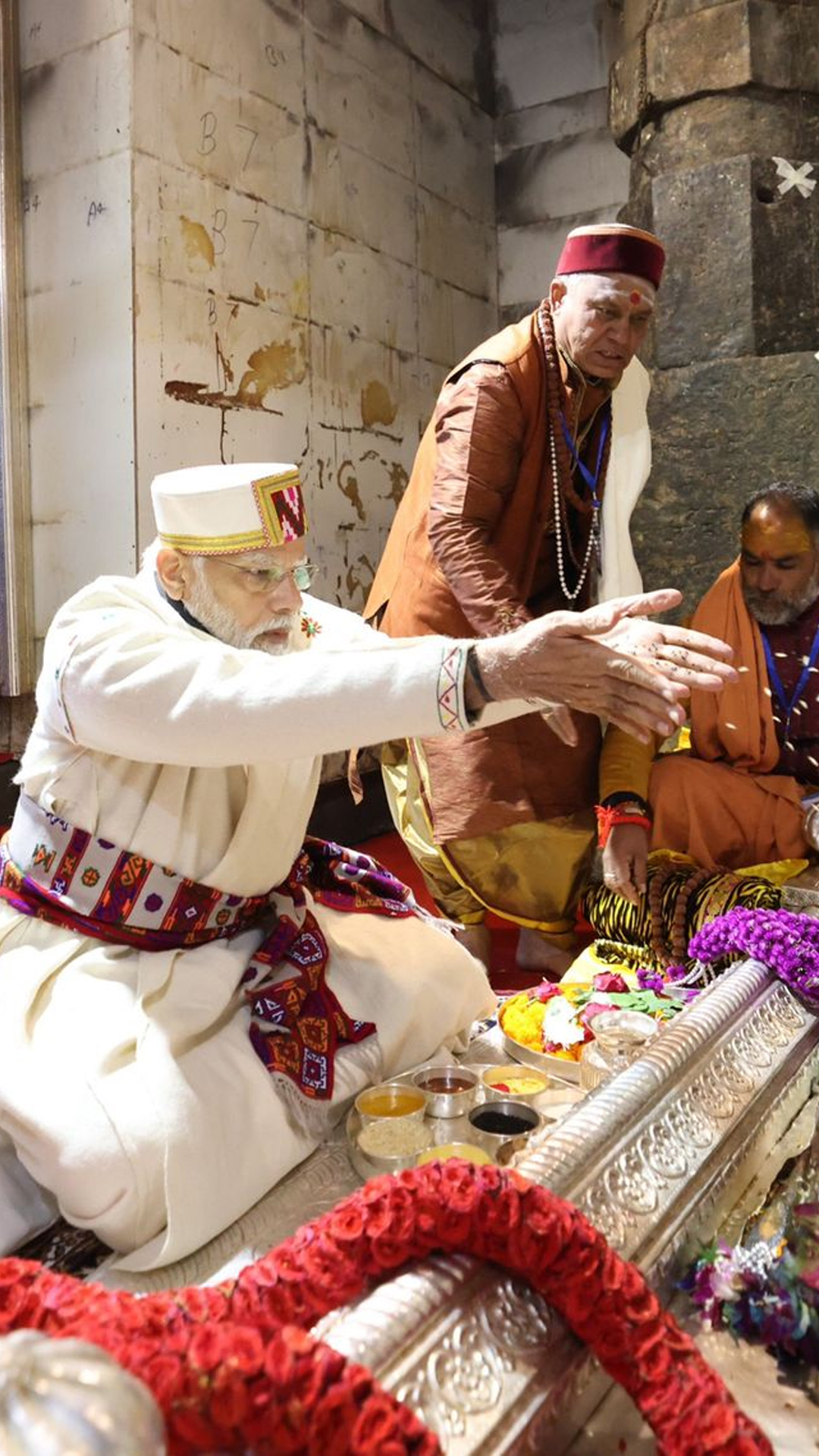 PM Modi performs rituals at Kedarnath temple