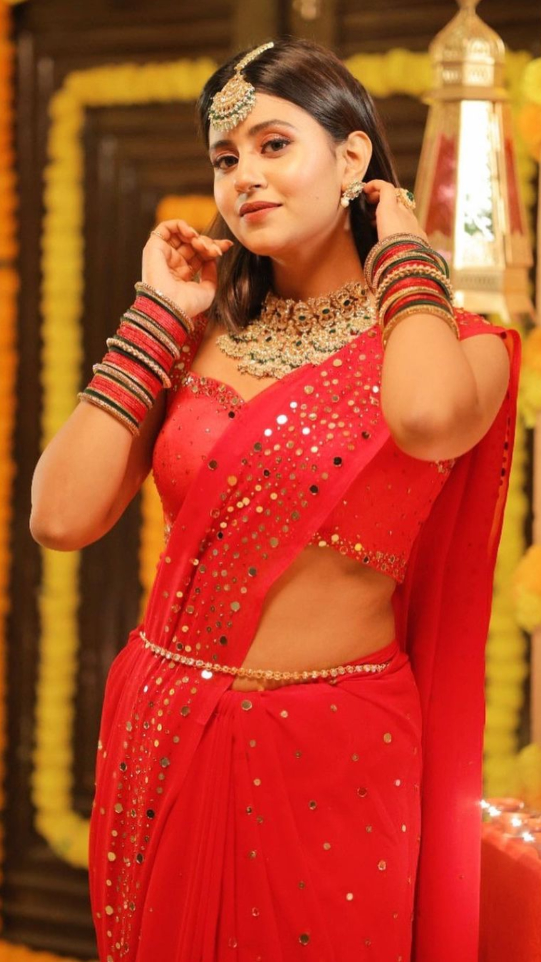 Anjali Arora's never seen before avatar in red saree &amp; traditional jewellery enchants fans 