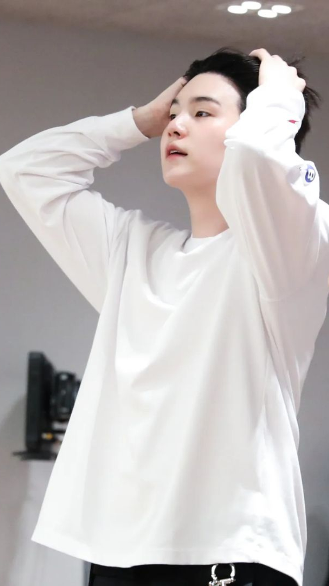 BTS Suga makes ARMY fall in love with him a little more with this candid click