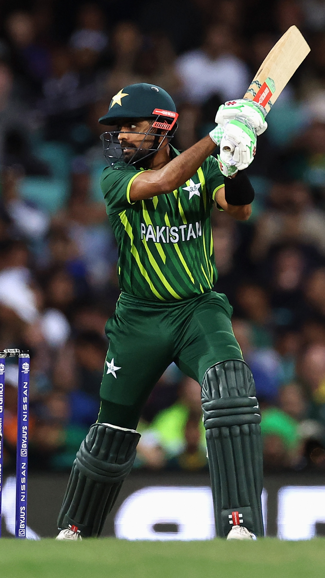 PAK vs ENG - 32 runs