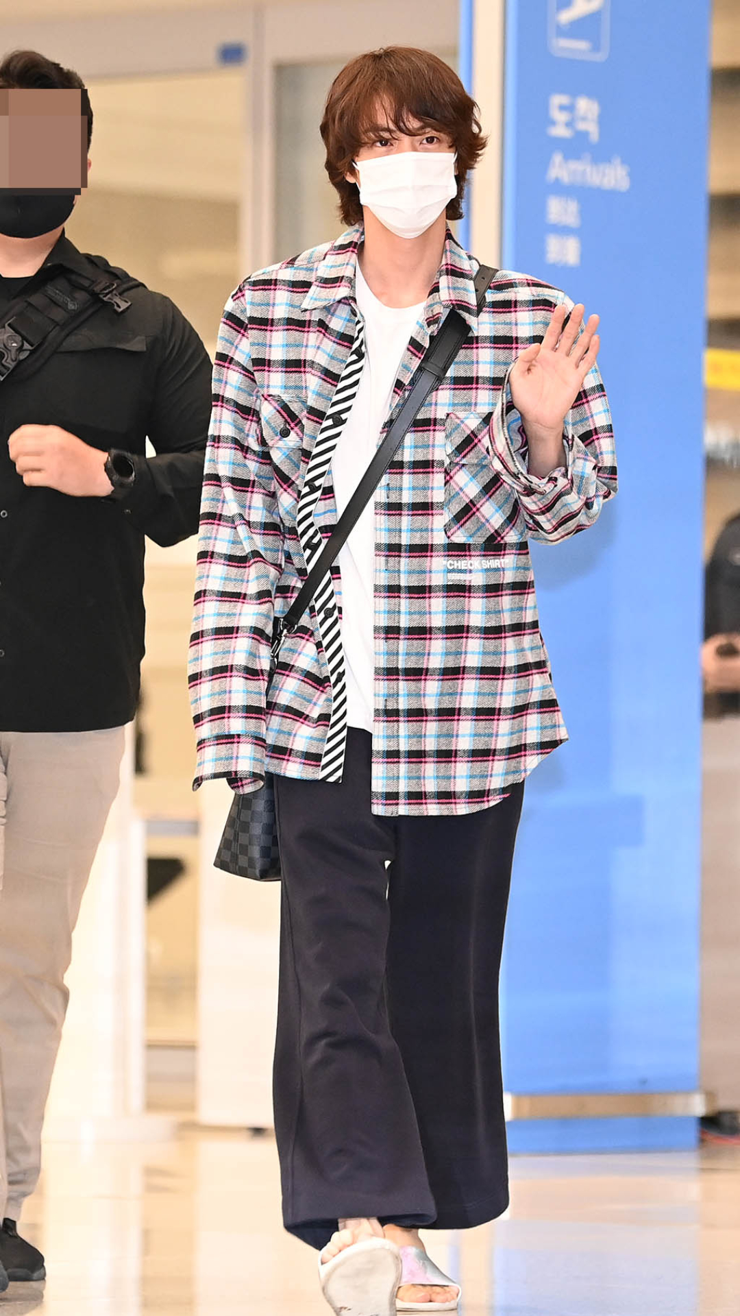 BTS Airport Fashion: RM, Jin, Suga, J-Hope, Jimin, Jungkook & V aka Kim  Taehyung acing casual look