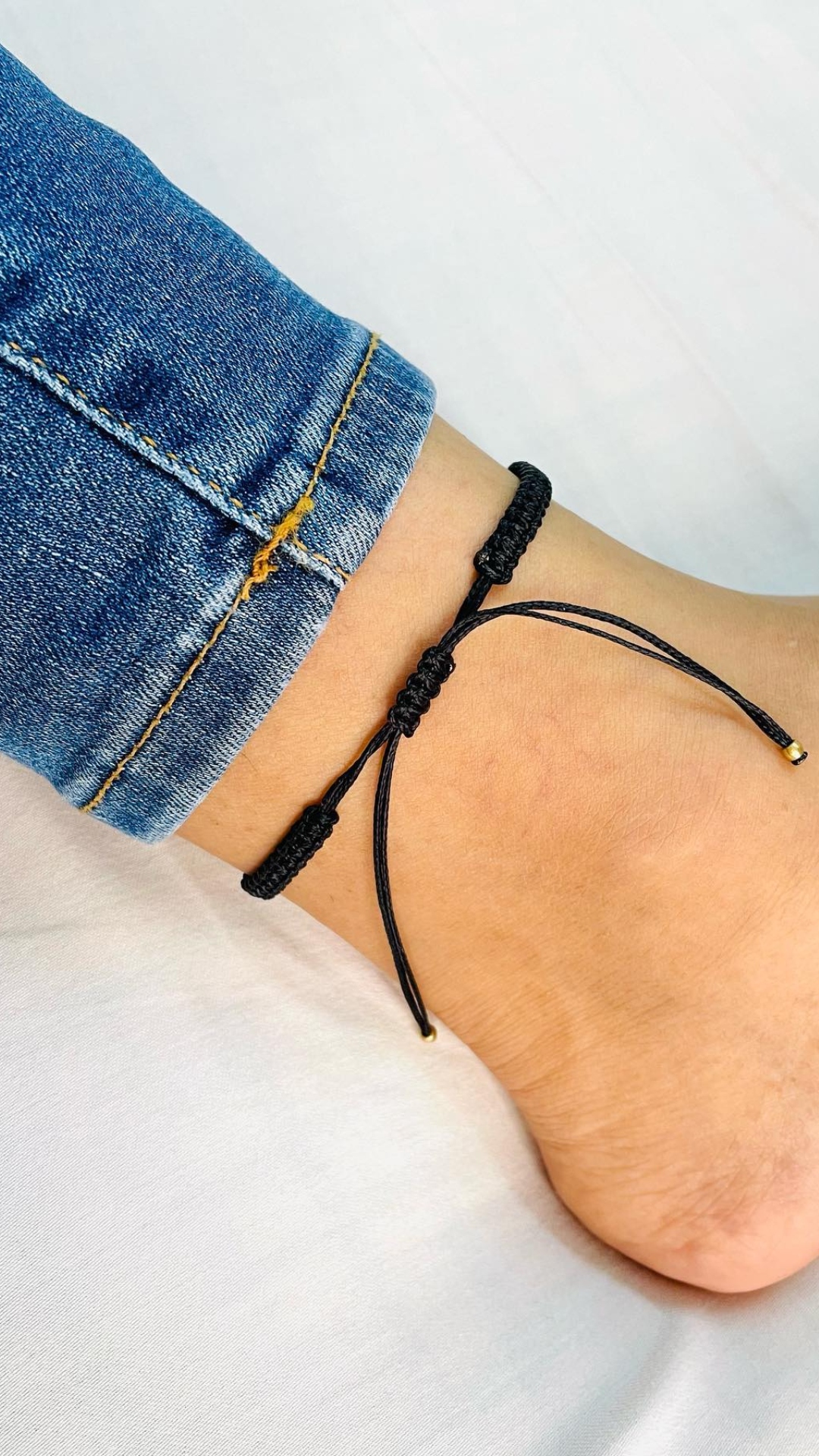 Why is black thread worn in the leg? Know its astrological and health benefits