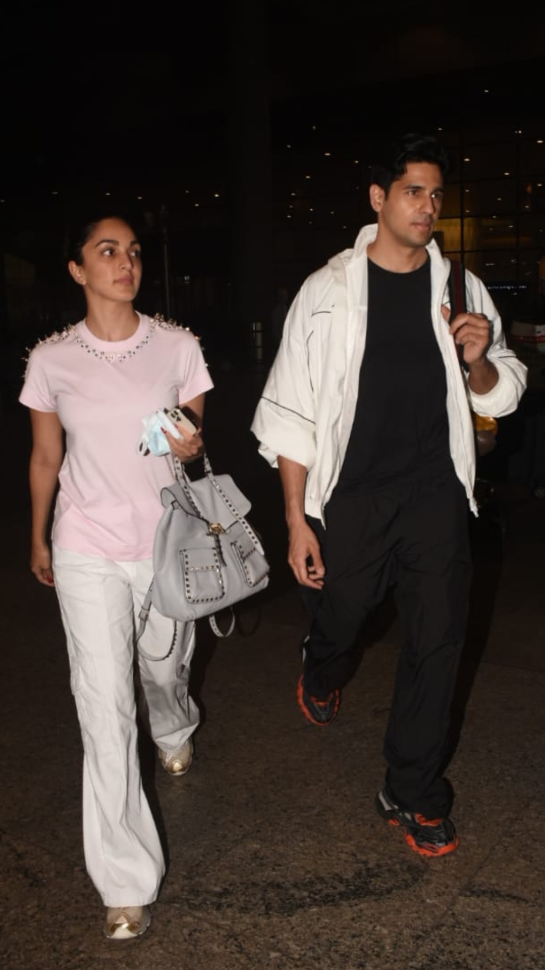 Kiara Advani and Sidharth Malhotra were pictured at the Mumbai airport together as they returned from Dubai. 