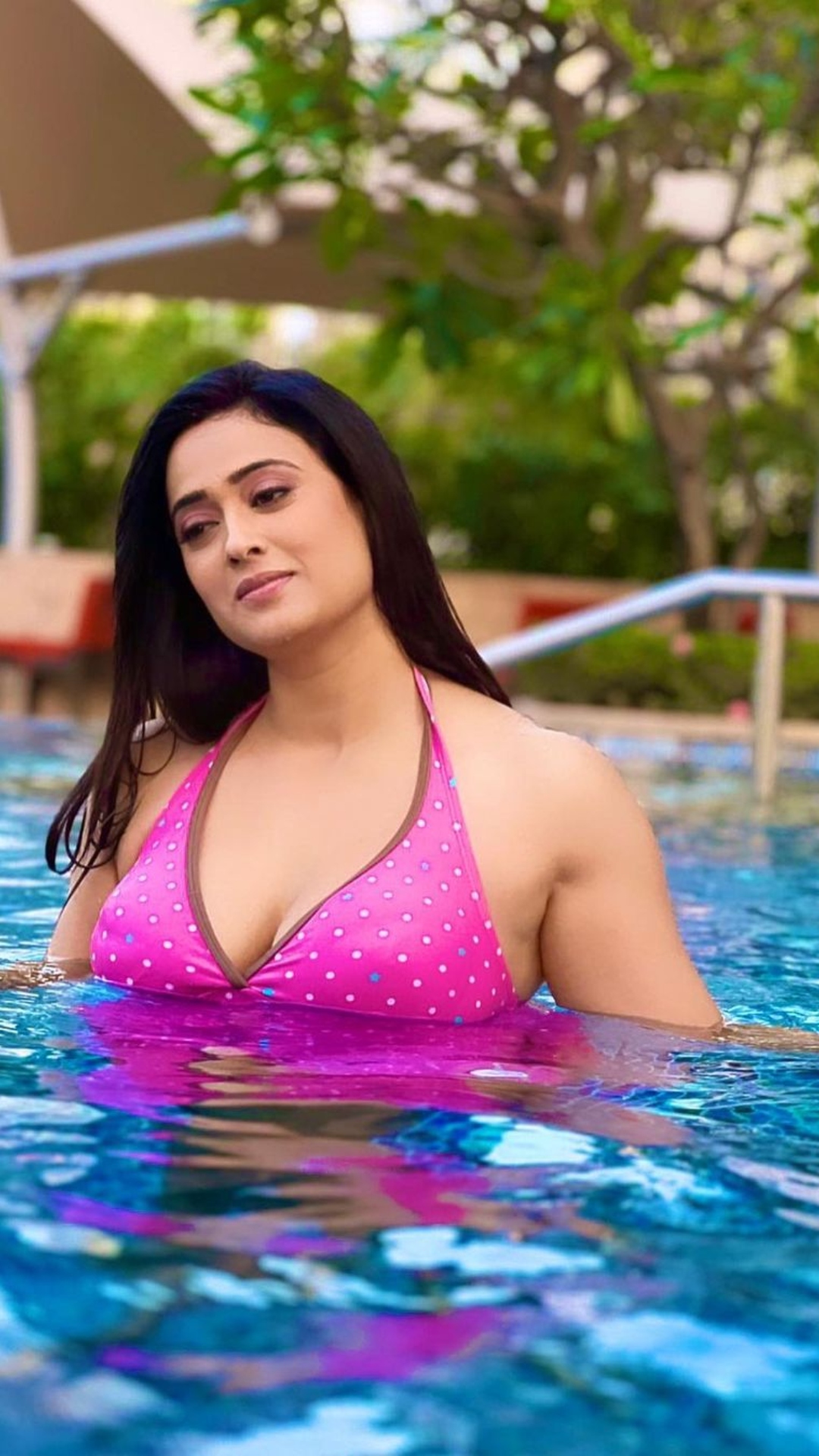 Shweta Tiwari S Pool Playdate With Son Gives Summer Goals Actress Bikini Photos Go Viral