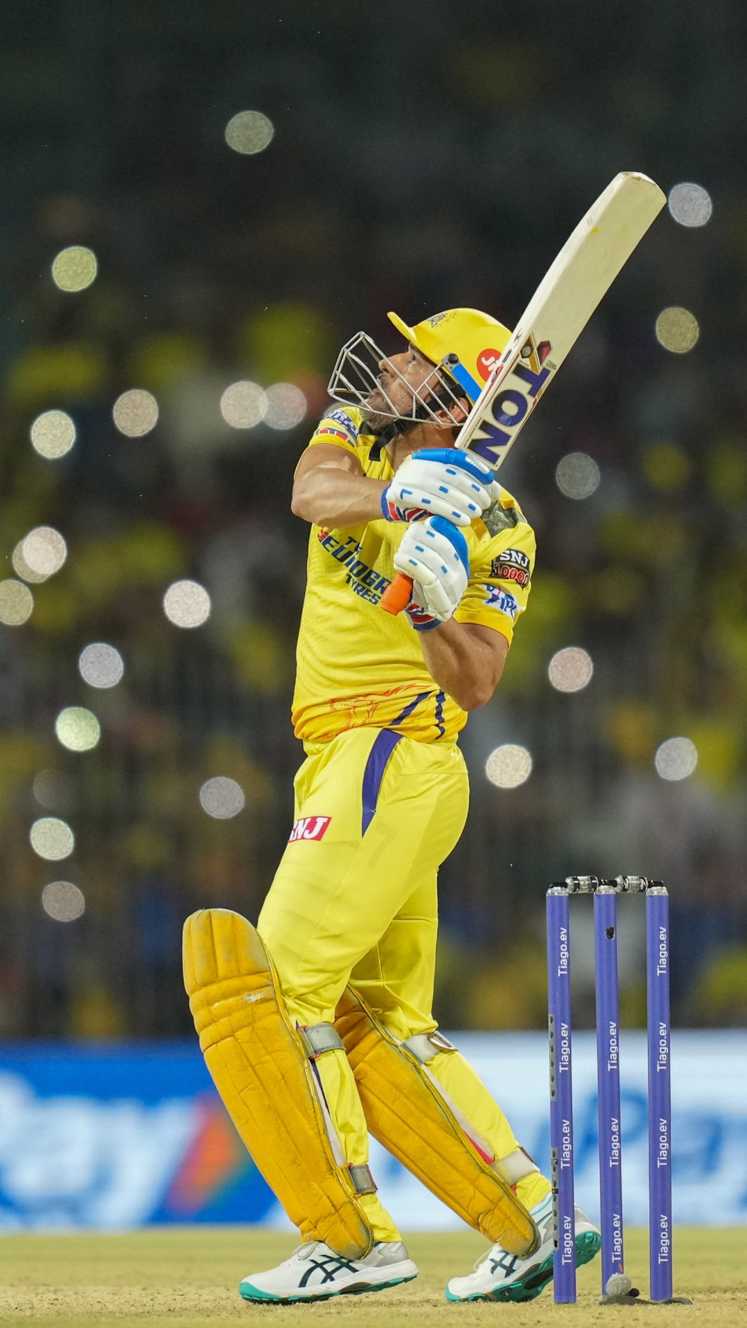 Players to hit most sixes while chasing in IPL feat. MS Dhoni and Chris Gayle