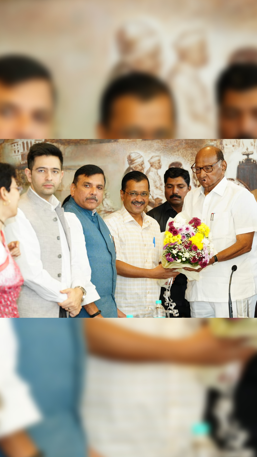 Kejriwal seeks Pawar's help to counter Centre  