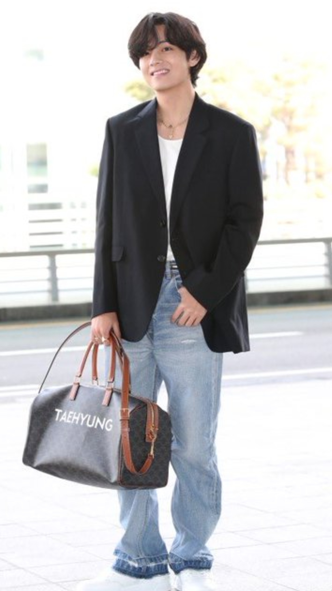 Taehyung's Airport fashion around - BTS Kim Taehyung