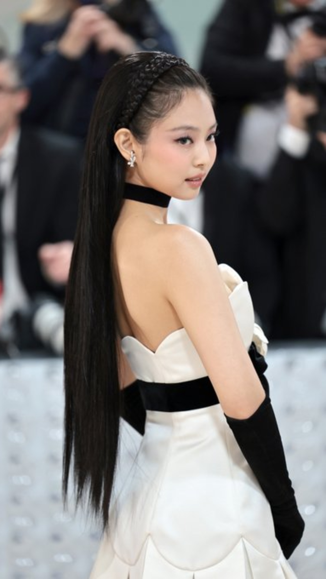 BLACKPINK Jennie rules her Met Gala 2023 debut by paying tribute to 90s ...