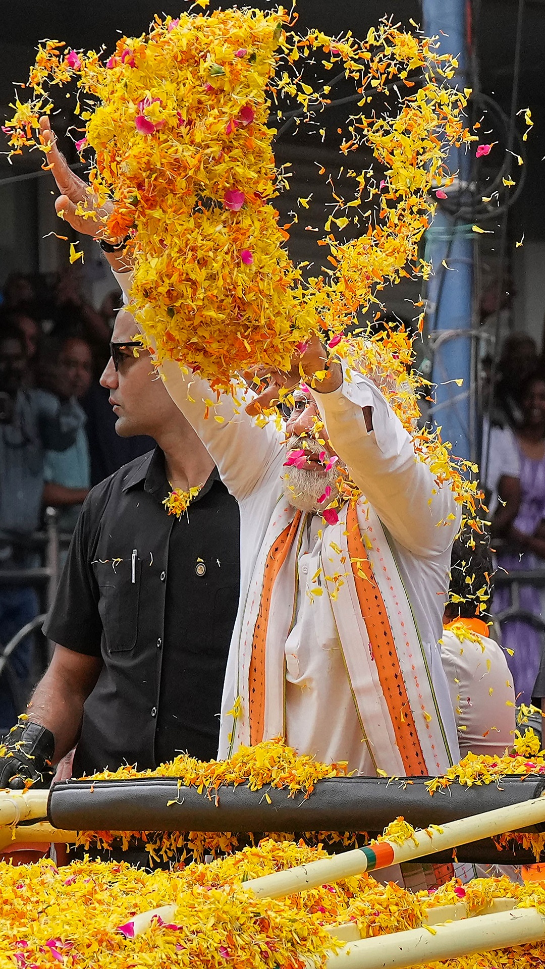 PM Modi ends campaigning in Karnataka with final roadshow