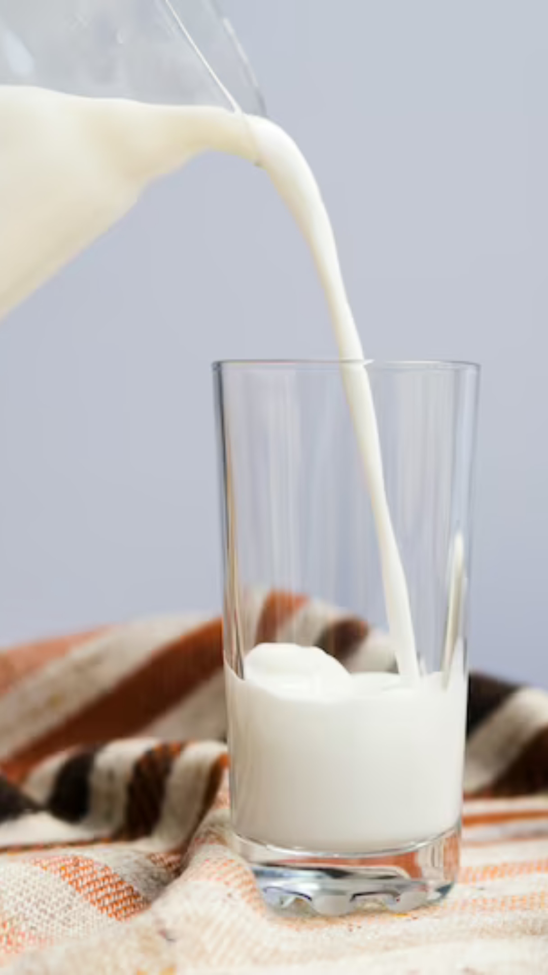 Drinking milk before going to bed: Benefits to ensure proper sleep 