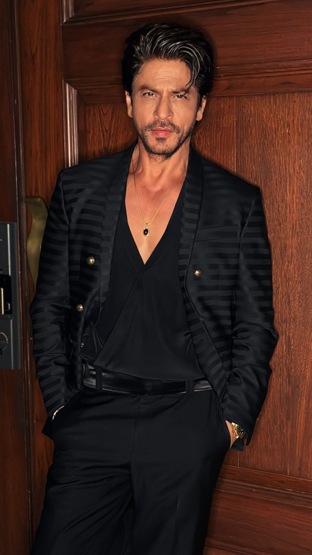 Shah Rukh Khan's inspiring acts of generosity that prove he's a true hero in every sense