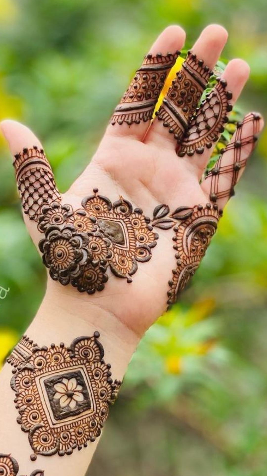 Beautiful Mehndi Designs For Eid al-Adha 2023: From Arabic Mehndi to Indian  Henna Patterns; Last-Minute Mehendi Styles to Beautify Your Hands This  Bakrid (Watch Videos) | 🙏🏻 LatestLY