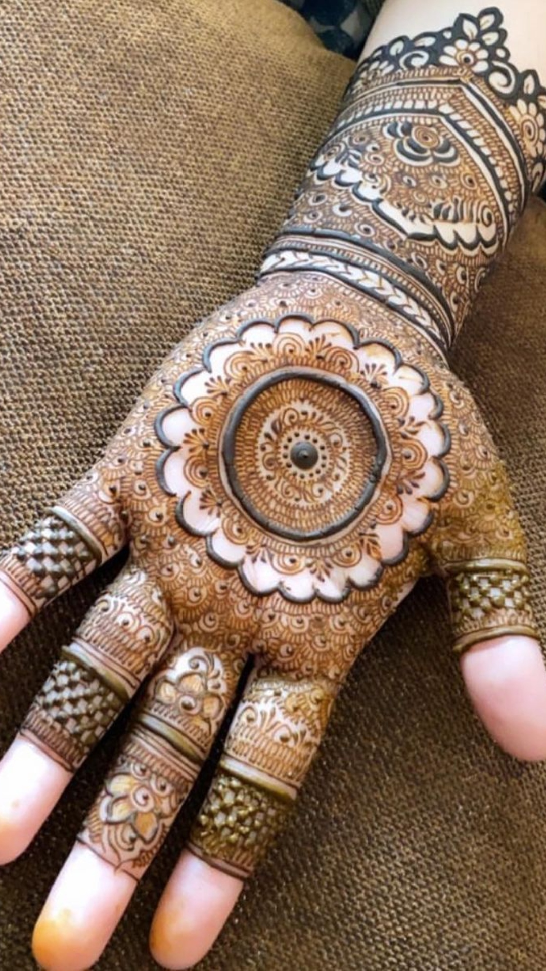 Top 8 Arabic Mehndi Design For Henna Parties And Gatherings - Tradeindia