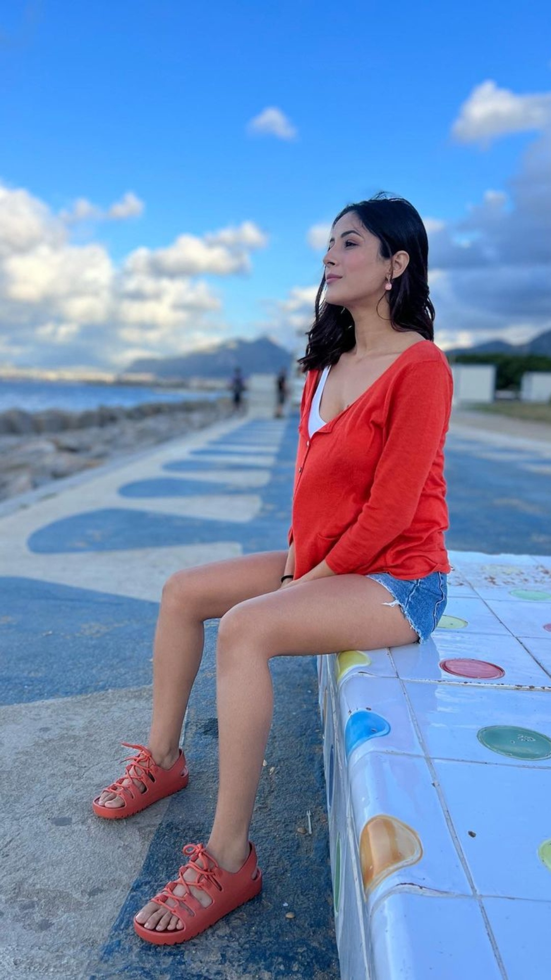 Shehnaaz Gill dropped a string of pictures from her Italy vacation