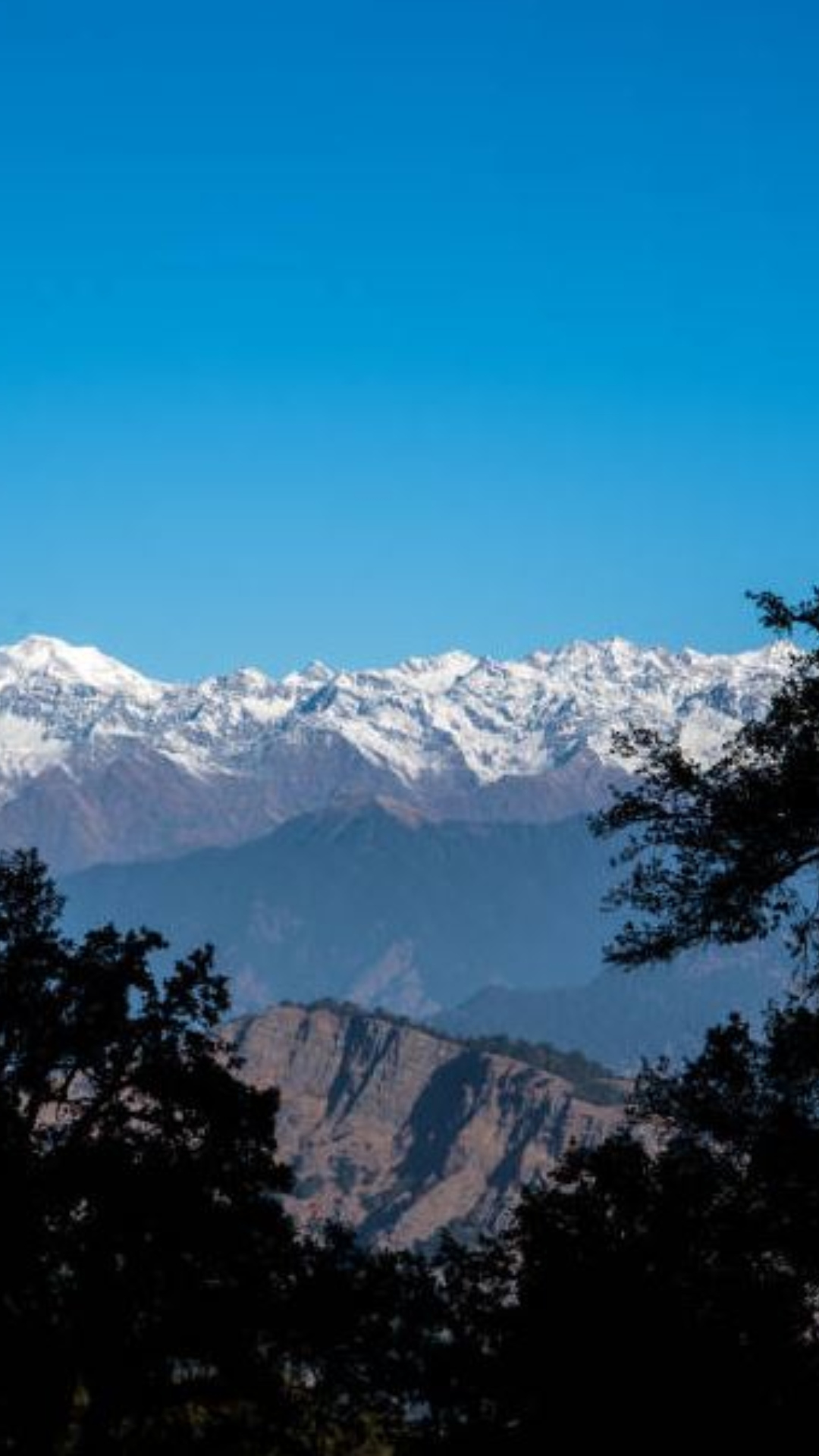 Uttarakhand is blessed with numerous lakes and picturesque landscapes; this place is a visual bliss, to say the least. Towns like Kanatal, and Mukteshwar are the best places to visit.