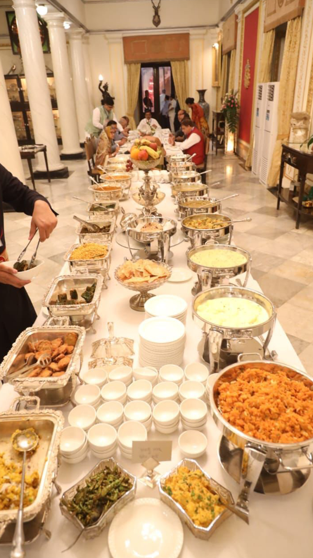 In pics | President Murmu relishes lunch hosted by the Scindia family in Gwalior