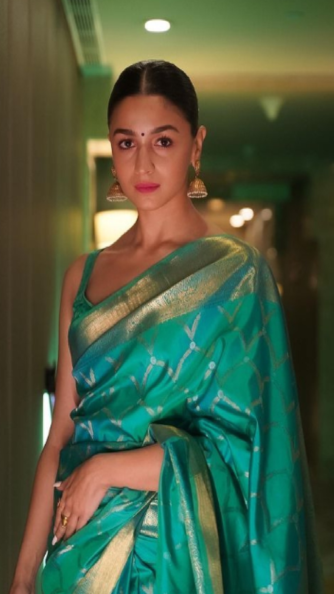Alia Bhatt looks stunning in a sea green kanjivaram silk saree with a pair of gajra, a perfect fit for the occasion. 
