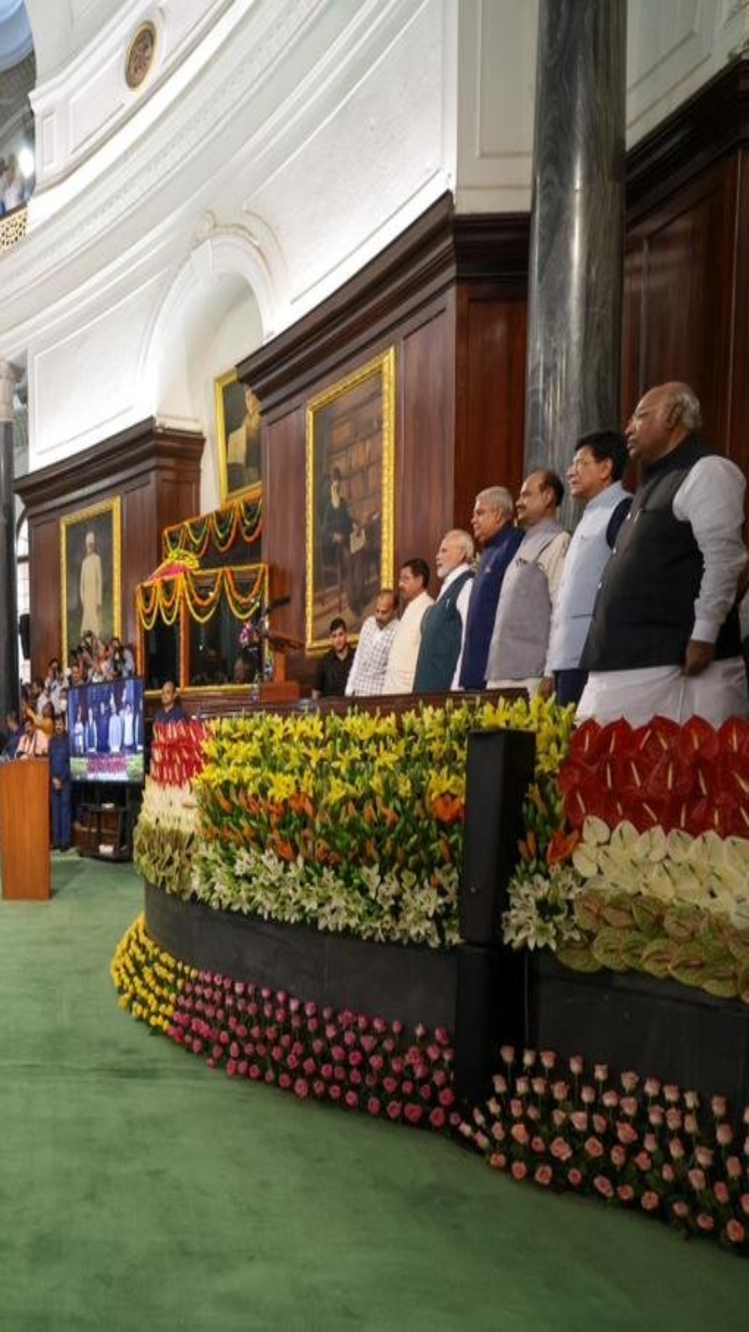 Final few moments in Old Parliament Building