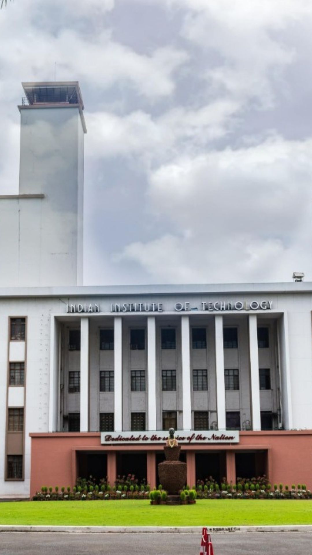 IIT Kharagpur: The total fees for General, OBC candidates is Rs 9.5 Lakhs. While for candidates from SC, ST and PH categories is Rs 1.75 Lakhs.