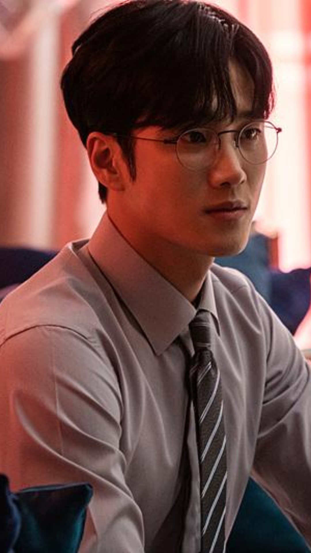 In Kairos, Ahn Bo Hyun played the role of Seo Do-gyun. The series tells the story of a successful and workaholic construction company director who struggles to solve problems in his life.