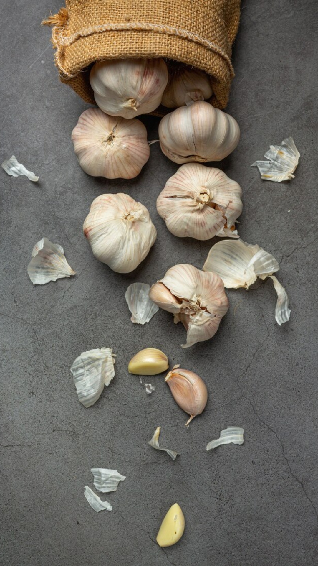 5 benefits of eating garlic on an empty stomach