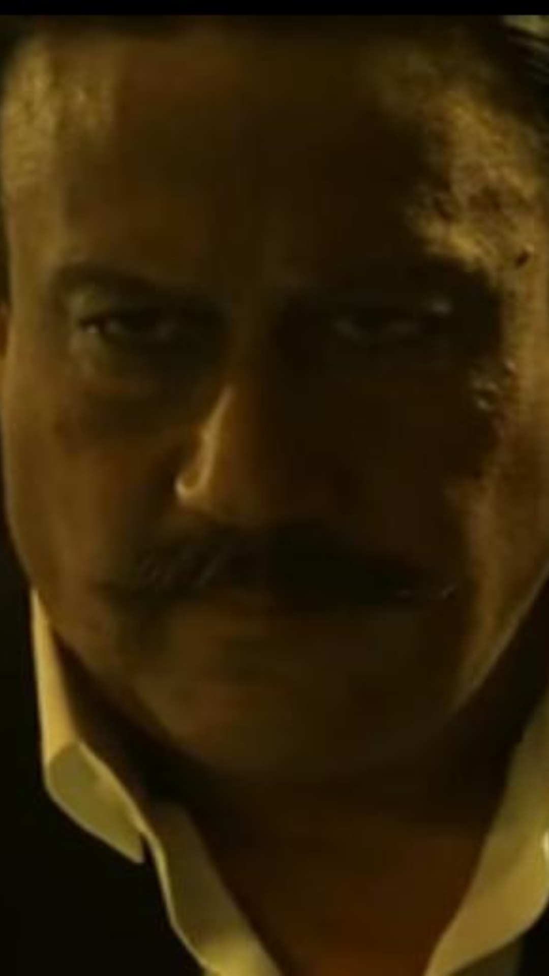 &quot;Is vardi ka rang khaki kis liye hai pata hai? ...&quot; - Shootout at Wadala