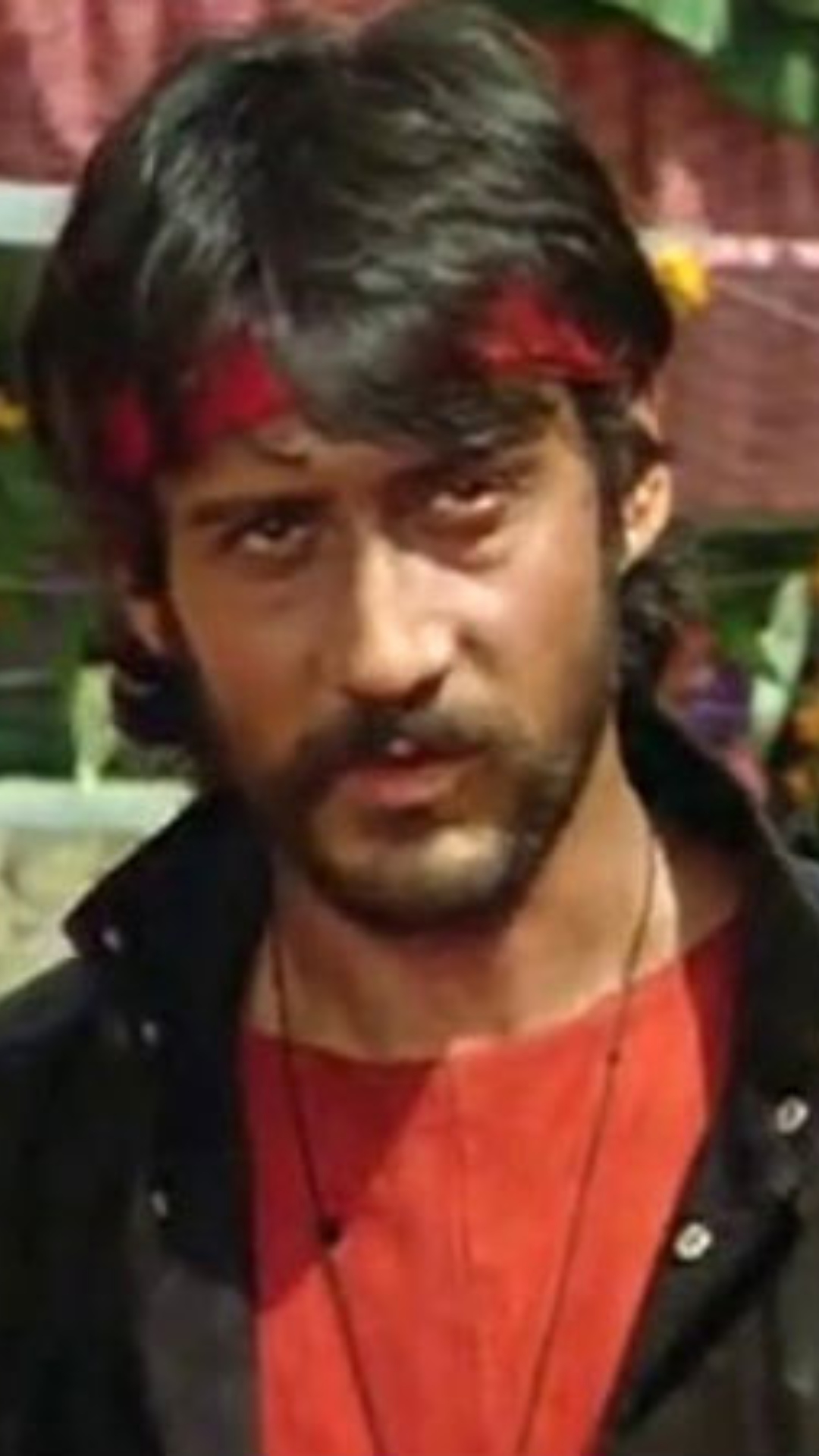 &quot;Aapki kameez ka size bohat chhota hai sir...&quot; - Hero