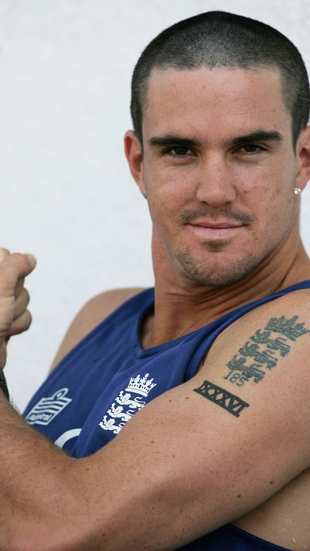 Pietersen unveils world map tattoo - Eurosport