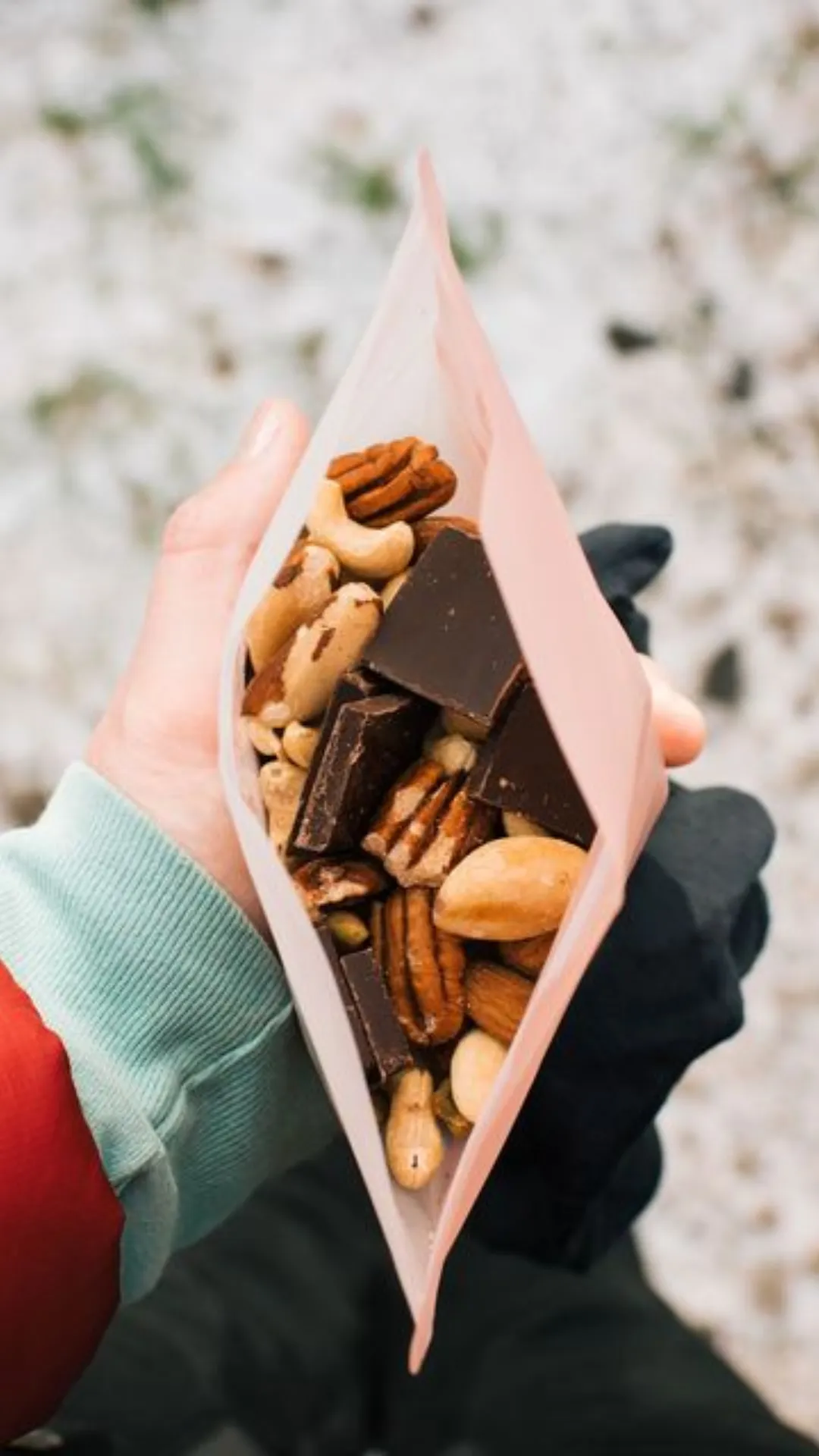 5 essential healthy snacks while travelling