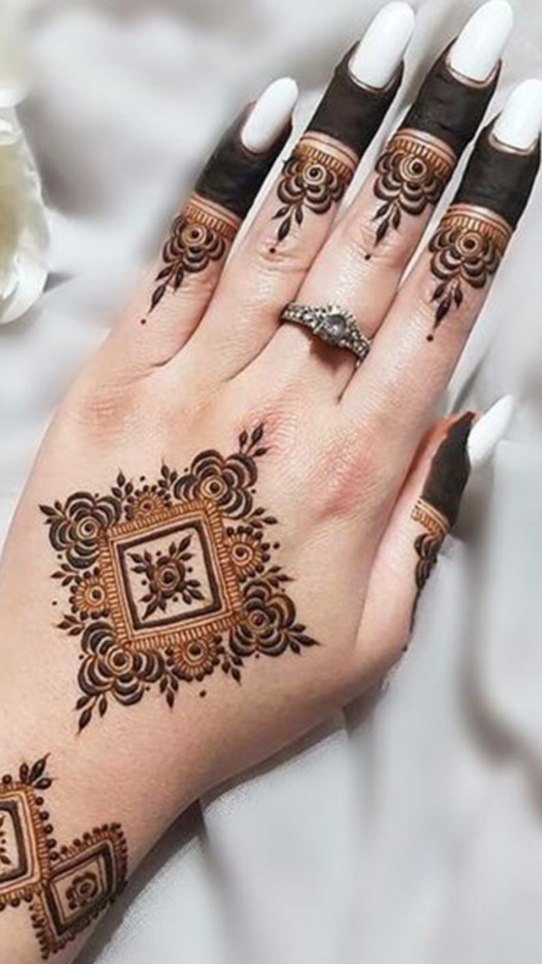 Tattoo mehndi Designs: हाथों पर लगाएं टैटू मेहंदी डिजाइन, हर कोई देखकर  करेगा तारीफ | tattoo mehndi designs for hand | HerZindagi