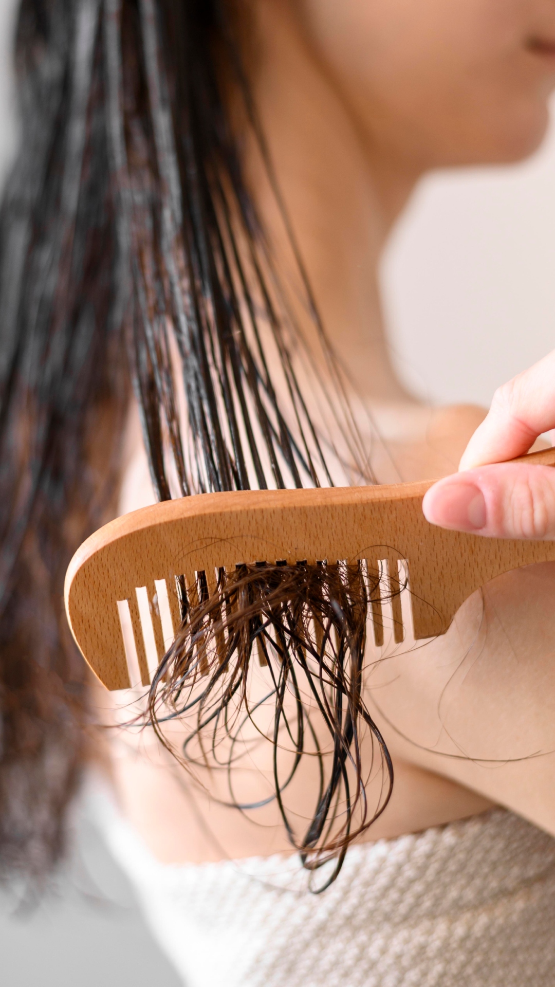 5 natural ways to boost hair elasticity