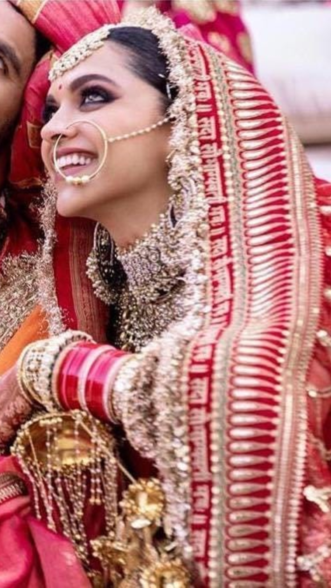 Her #RedLehenga with the Combination of Green #Jewellery and soft subtle  #Makeup makes for a #PrettyBride... 😍… | Fashion dresses online, Red  lehenga, Bridal wear