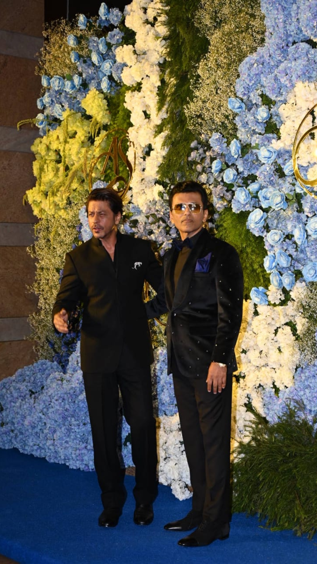 Shah Rukh Khan, Rupali Ganguly and others arrive at Anand Pandit's daughter wedding reception