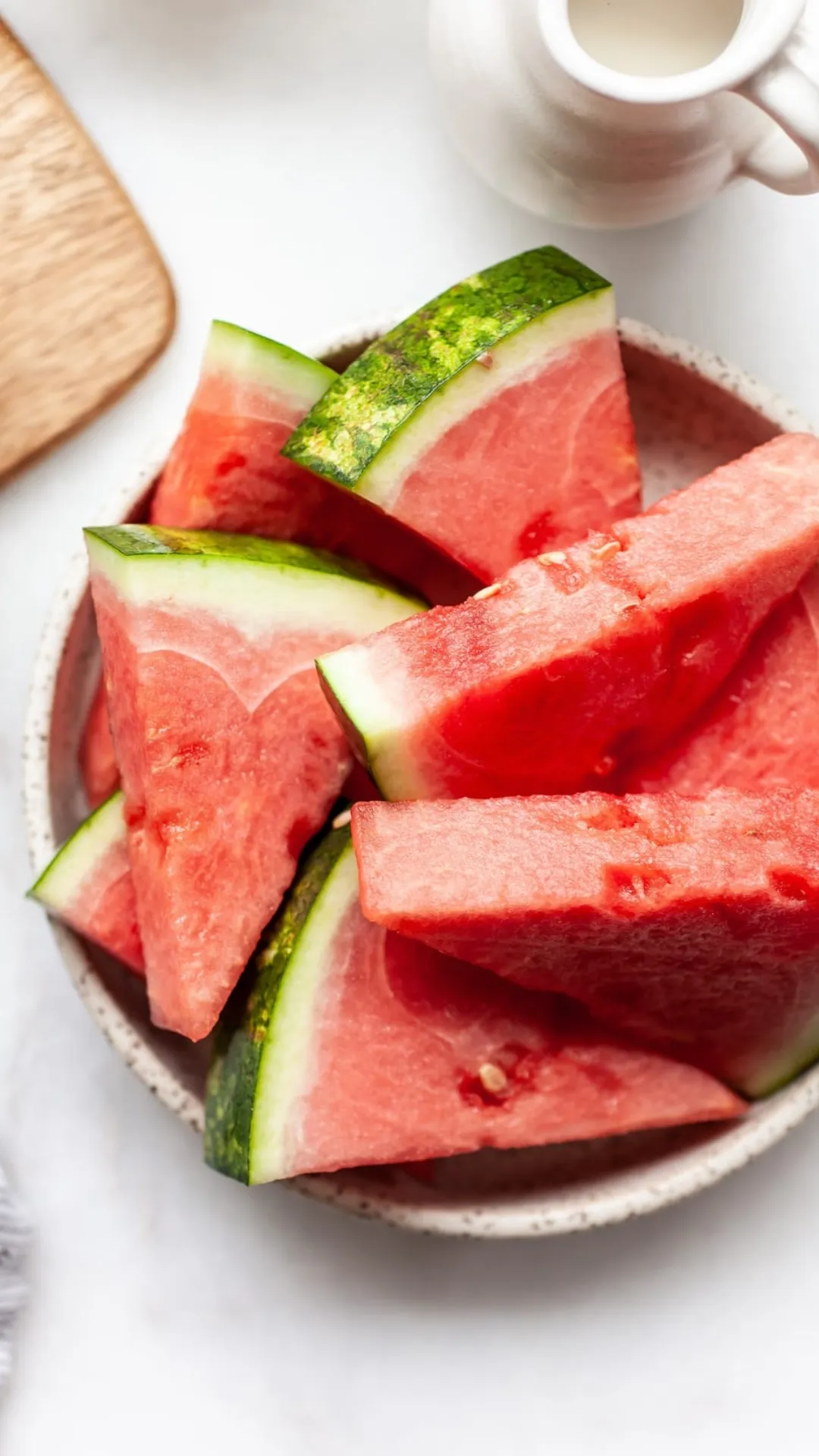 Mood Lifter: Watermelon contains vitamins A, B6, and C, as well as minerals like potassium and magnesium, which are essential for maintaining good mood and reducing stress. So, indulge in some watermelon slices to beat the summer blues and keep your spirits high.