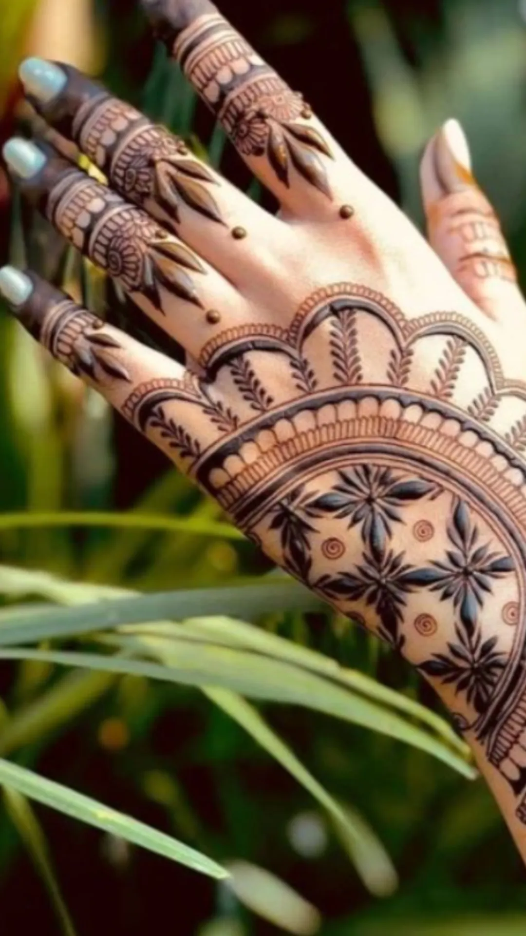 Trendy mehendi designs to make a statement this Eid-al-Fitr 2024