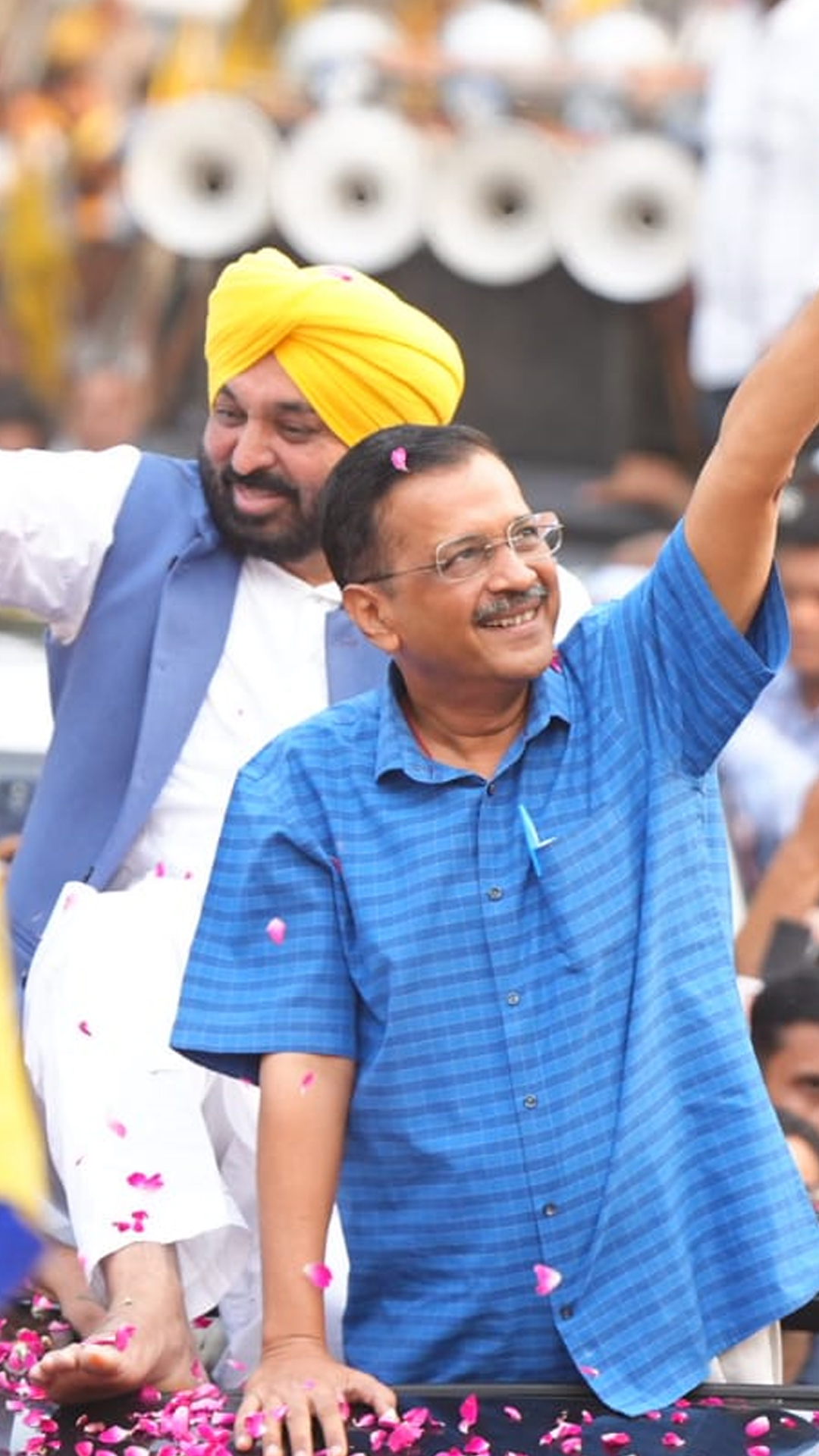 Delhi CM Arvind Kejriwal and Punjab CM Bhagwant Mann lead massive roadshow in Mehrauli and Krishna Nagar