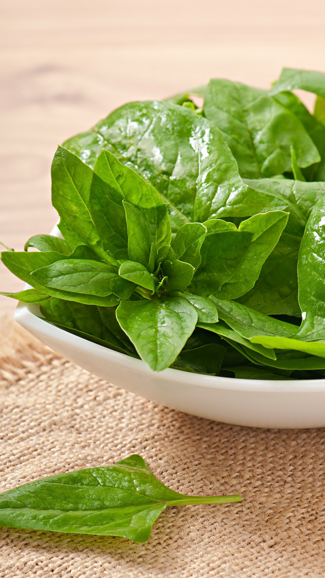 5 cooling herbs to include in your summer diet