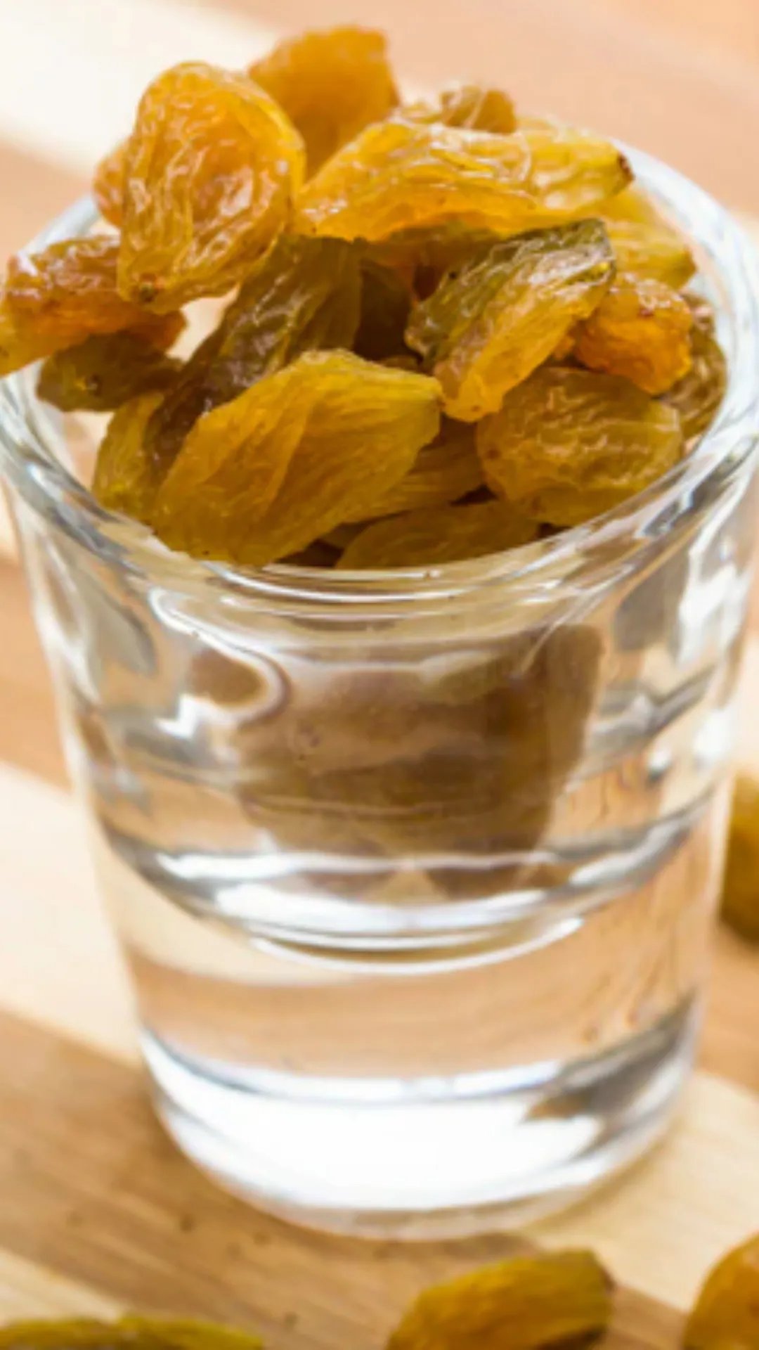 Benefits of drinking raisin water on an empty stomach