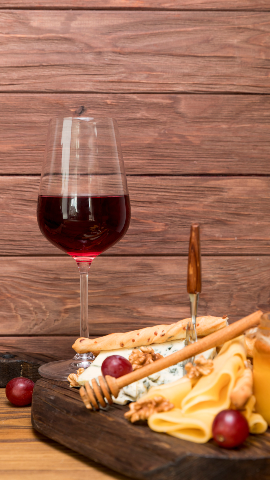 National Wine Day 2024: 5 best foods to pair with wine