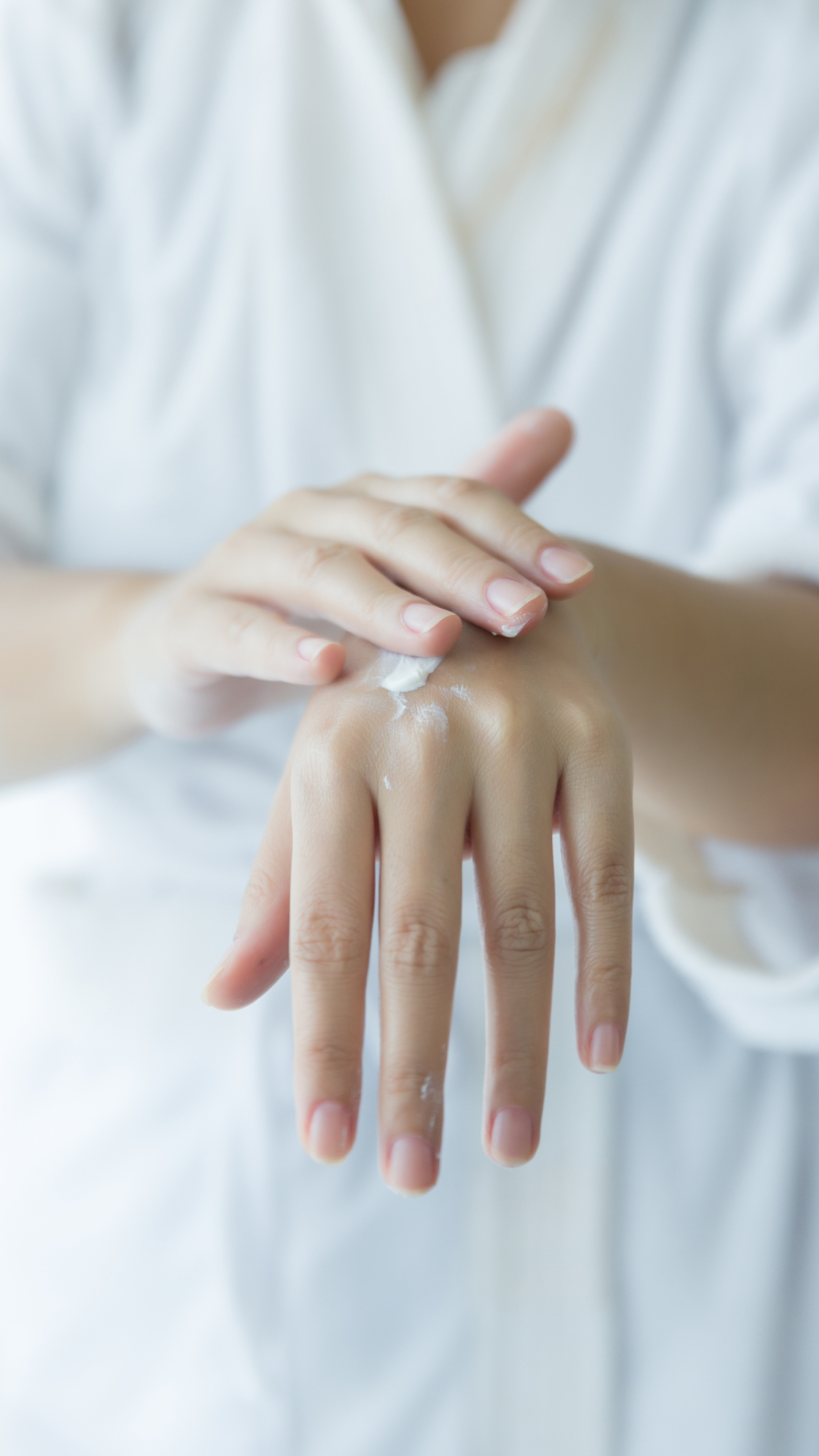 5 ways to moisturise your dry hands this summer
